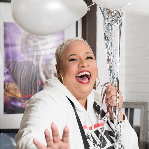 Meet your Posher, Echo - Picture 2 of 4